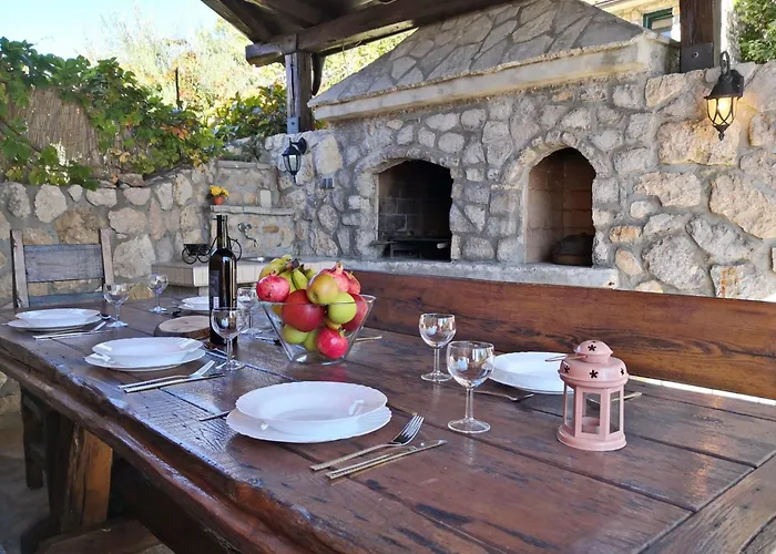 Renoviertes Steinhaus Mit Garten Und Pool Ideal Fuer Ein Erholsamen Urlaub By Interhome Tatil Evi