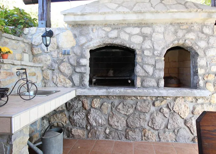 Renoviertes Steinhaus Mit Garten Und Pool Ideal Fuer Ein Erholsamen Urlaub By Interhome Tatil Evi