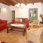 Casa de Férias Renoviertes Steinhaus Mit Garten Und Pool Ideal Fuer Ein Erholsamen Urlaub By Interhome *