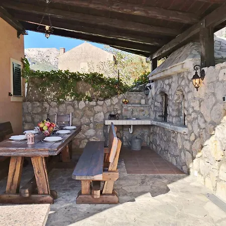 Renoviertes Steinhaus Mit Garten Und Pool Ideal By Interhome * באסקה