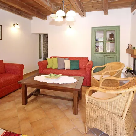 Holiday home Holiday Home Renoviertes Steinhaus Mit Garten Und Pool Ideal By Interhome *