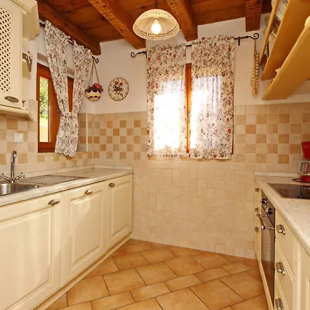 בית נופש Renoviertes Steinhaus Mit Garten Und Pool Ideal By Interhome *