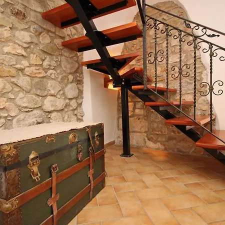 Renoviertes Steinhaus Mit Garten Und Pool Ideal By Interhome בית נופש