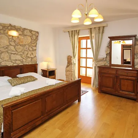 Renoviertes Steinhaus Mit Garten Und Pool Ideal By Interhome בית נופש *