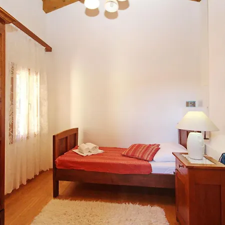 Renoviertes Steinhaus Mit Garten Und Pool Ideal By Interhome בית נופש