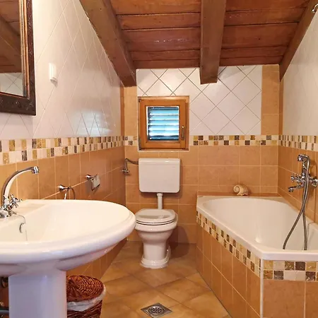Holiday Home Renoviertes Steinhaus Mit Garten Und Pool Ideal By Interhome Baska (Krk)