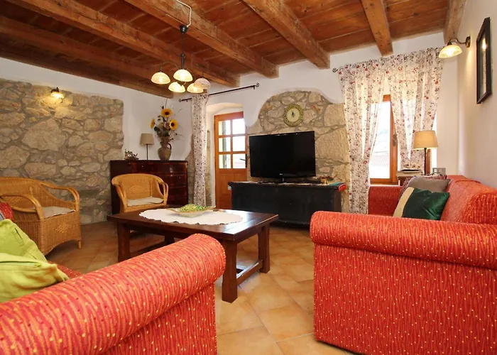 Renoviertes Steinhaus Mit Garten Und Pool Ideal Fuer Ein Erholsamen Urlaub By Interhome Holiday home *