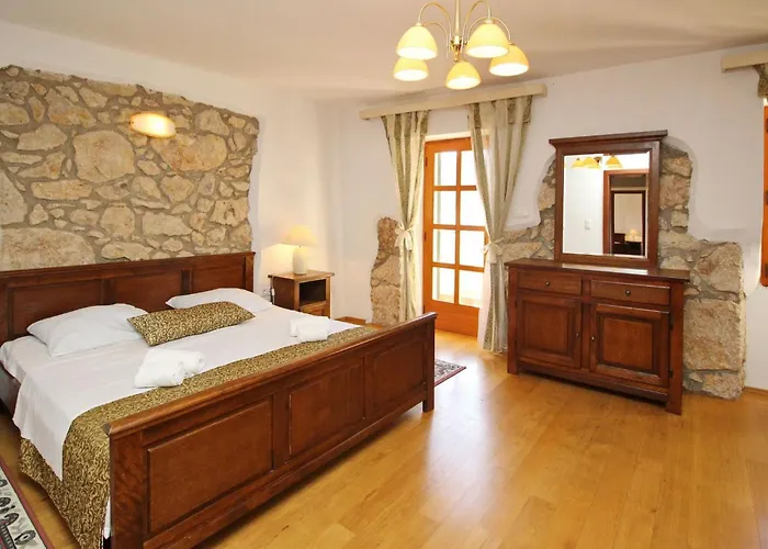 Renoviertes Steinhaus Mit Garten Und Pool Ideal Fuer Ein Erholsamen Urlaub By Interhome Holiday home *