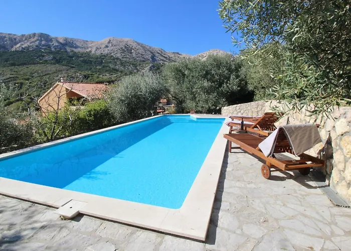 Renoviertes Steinhaus Mit Garten Und Pool Ideal Fuer Ein Erholsamen Urlaub By Interhome Holiday home Baska (Krk)