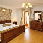 Renoviertes Steinhaus Mit Garten Und Pool Ideal Fuer Ein Erholsamen Urlaub By Interhome 펜션 *