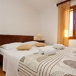 Renoviertes Steinhaus Mit Garten Und Pool Ideal Fuer Ein Erholsamen Urlaub By Interhome 펜션 바슈카