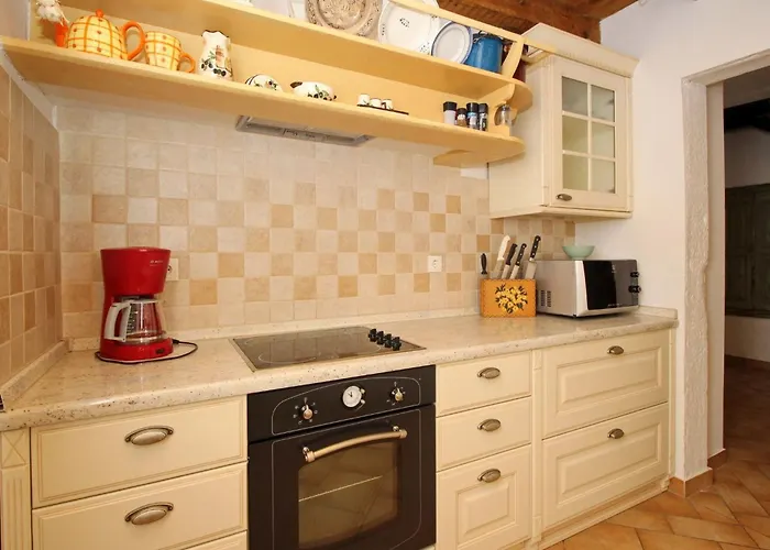 Semesterbostad Renoviertes Steinhaus Mit Garten Und Pool Ideal Fuer Ein Erholsamen Urlaub By Interhome *