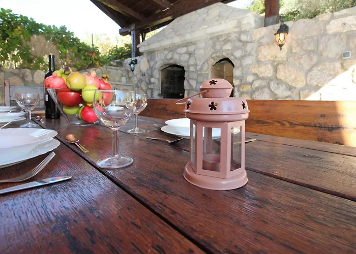 Renoviertes Steinhaus Mit Garten Und Pool Ideal Fuer Ein Erholsamen Urlaub By Interhome Semesterbostad *