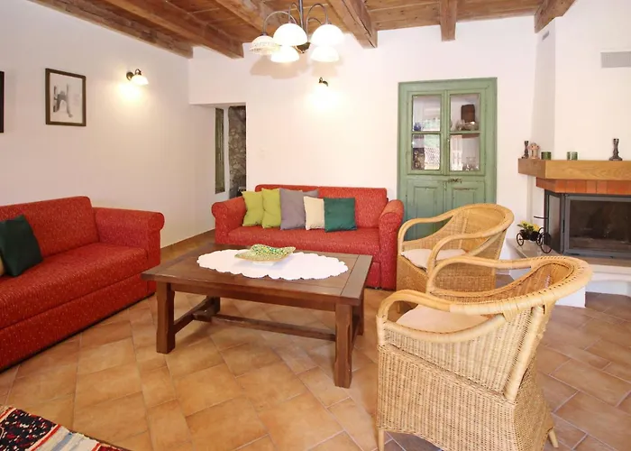 Semesterbostad Renoviertes Steinhaus Mit Garten Und Pool Ideal Fuer Ein Erholsamen Urlaub By Interhome *
