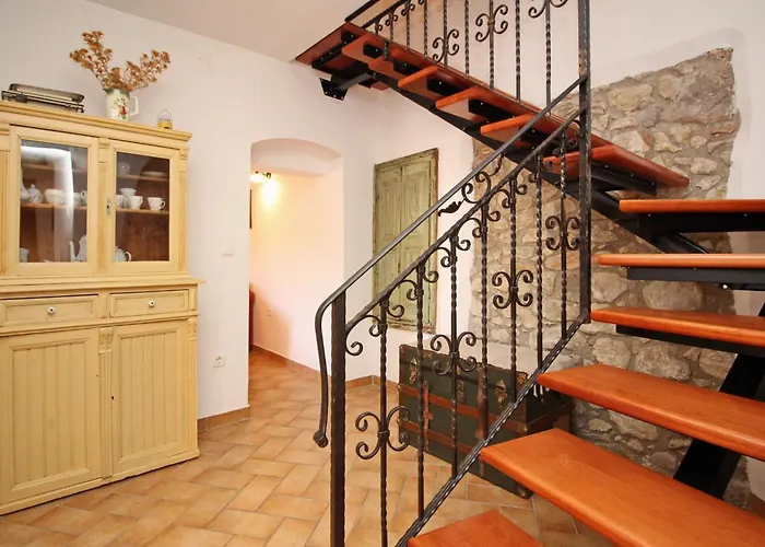 Renoviertes Steinhaus Mit Garten Und Pool Ideal Fuer Ein Erholsamen Urlaub By Interhome Semesterbostad