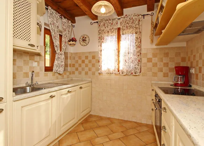 Semesterbostad Renoviertes Steinhaus Mit Garten Und Pool Ideal Fuer Ein Erholsamen Urlaub By Interhome *