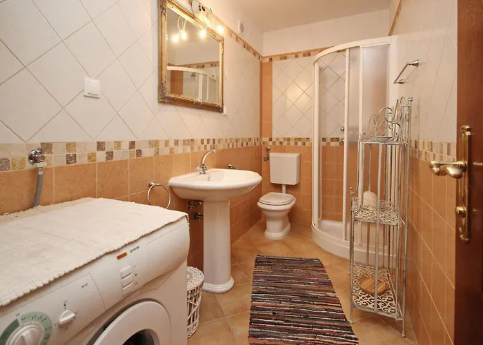 Renoviertes Steinhaus Mit Garten Und Pool Ideal Fuer Ein Erholsamen Urlaub By Interhome Semesterbostad *