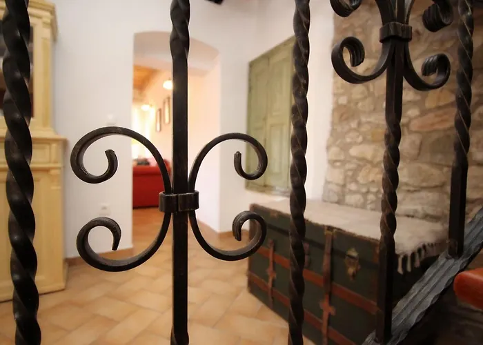 Renoviertes Steinhaus Mit Garten Und Pool Ideal Fuer Ein Erholsamen Urlaub By Interhome Semesterbostad