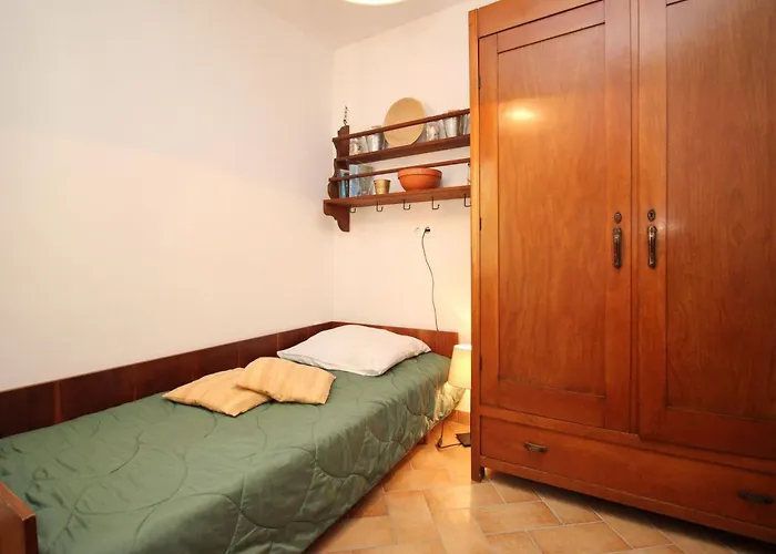 Semesterbostad Renoviertes Steinhaus Mit Garten Und Pool Ideal Fuer Ein Erholsamen Urlaub By Interhome Baška