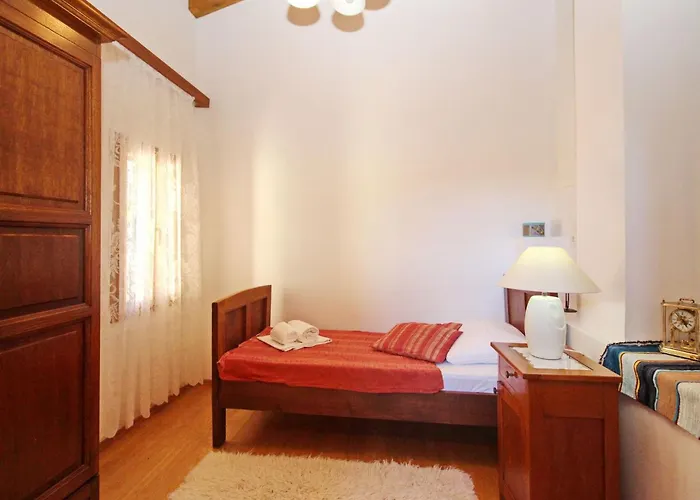 Renoviertes Steinhaus Mit Garten Und Pool Ideal Fuer Ein Erholsamen Urlaub By Interhome Semesterbostad