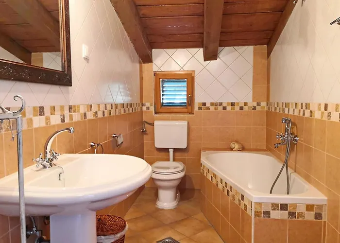 Renoviertes Steinhaus Mit Garten Und Pool Ideal Fuer Ein Erholsamen Urlaub By Interhome Baška