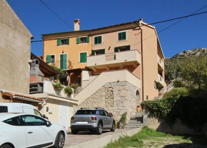 Renoviertes Steinhaus Mit Garten Und Pool Ideal Fuer Ein Erholsamen Urlaub By Interhome Semesterbostad *